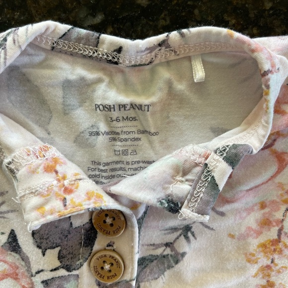 Posh peanut Short sleeved ruffle romper 3-6 months Like New condition - Picture 3 of 3